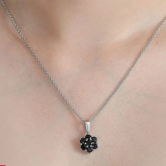 🖤 Black Spinel Flower Pendant Necklace NWT • Stainless Steel 20” • Minimalist - Picture 3 of 6